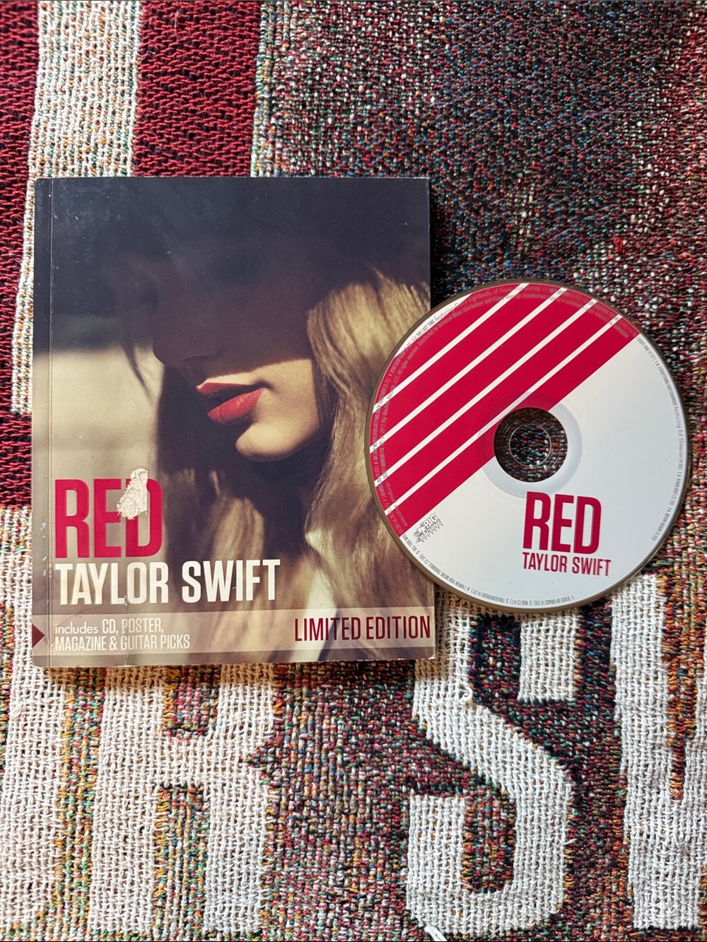 Taylor Swift Red CD Magazine Zine Special Edition Limited